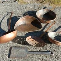 pentolini e mestoli in rame antichi