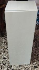 mobiletto bianco da appendere