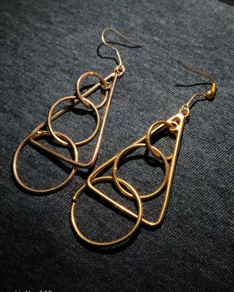 orecchini pendenti geometrici color oro