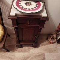 comodino antiquariato 
