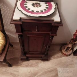 comodino antiquariato 