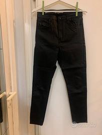 Bershka 🖤 Trendy Black Jeans - Medium Rise