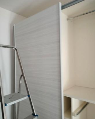 Armadio a due ante scorrevoli