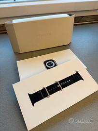 Apple watch Ultra 1 tenuto in maniera maniacale