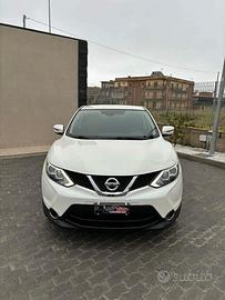 Nissan Qashqai 1.5 dCi Tekna-)