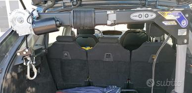 Gruetta Fadiel solleva carrozzine per auto