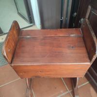 tavolo tondo antico, in legno.
