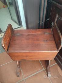 tavolo tondo antico, in legno.