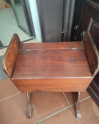 tavolo tondo antico, in legno.