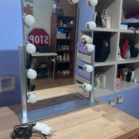 Specchio da tavolo con illuminazione LED