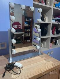 Specchio da tavolo con illuminazione LED