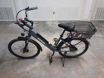 Bicicletta elettrica HillMiles