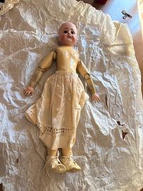 Bambola antica Schoenau & Hoffmeister del 1900.