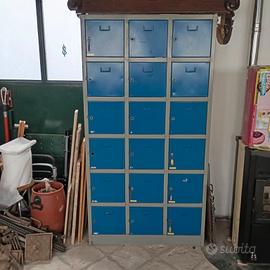 Armadio 18 sportelli in ferro 