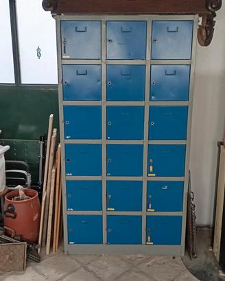 Armadio 18 sportelli in ferro 