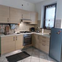 Cucina completa con elettrodomestici