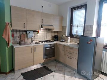 Cucina completa con elettrodomestici