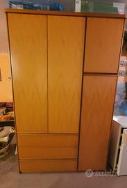 Grande armadio da arredo ben conservato