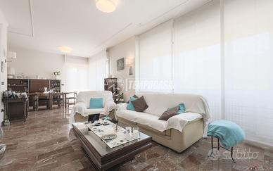 PORZIONE DI BIFAMILIARE RISTRUTTURATA CON INGRESSO