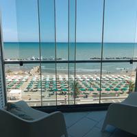 Trilocale con veranda sul mare