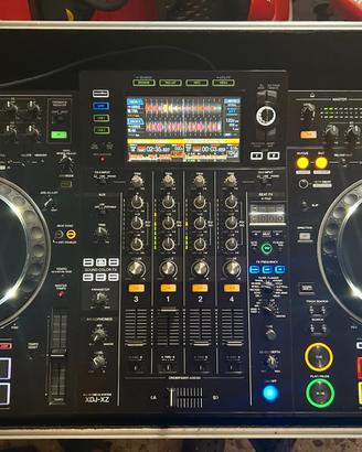 Pioneer DJ XDJ-XZ + Flight Case Magma (con Ruote)