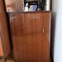 Mobile con macchina da cucire