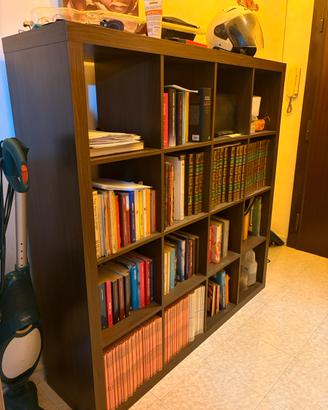 libreria in legno a cubi