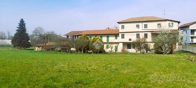 CASA INDIPENDENTE A MOMO