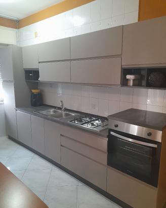 cucina con elettrodomestici in garanzia 