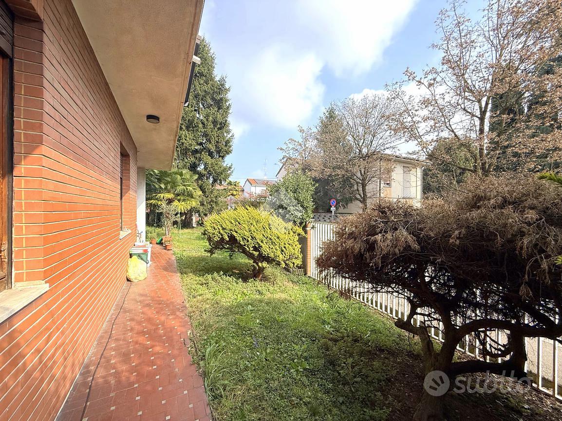 VILLA SINGOLA A CARONNO PERTUSELLA - Vista 3