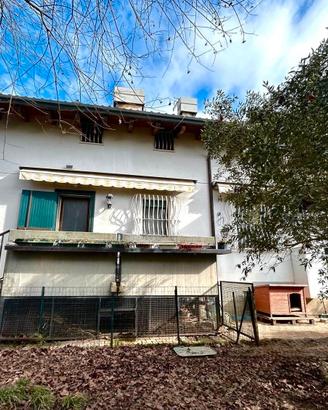 Villetta Casa semi-indipendente con giardino