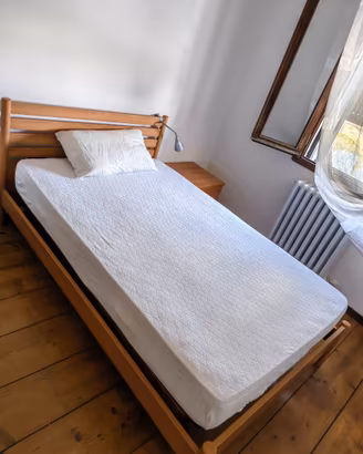 Letto 1 piazza e mezza+comodino