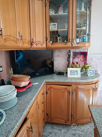 mobili da cucina con angolo in legno chiaro