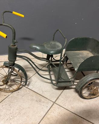 Triciclo vintage d’epoca