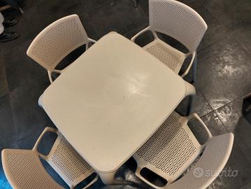 9 tavoli , 21 sedie , interno/esterno