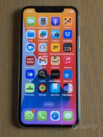 Apple iPhone 11 Pro - 256Gb - Silver + cover