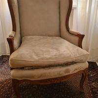 poltrona imbottita in legno