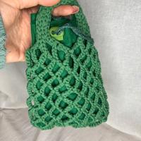 Borsa a rete verde con sacchetto uncinetto