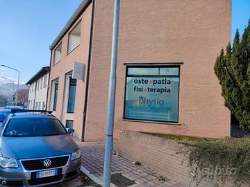 Studio medico piano terra, parcheggio privato