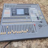 Prestigioso Mixer Digitale motorizzato YAMAHA 02R