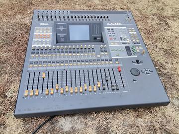 Prestigioso Mixer Digitale motorizzato YAMAHA 02R