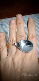 Anello artigianale fatto con un cucchiaino