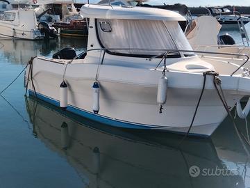 Quick Silver Pilothouse 580