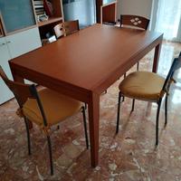 tavolo allungabile con 4 sedie 