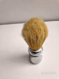 Pennelli da barba di marca e vaschetta in ceramica