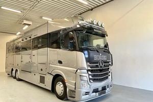 Van Mercedes JK trasporto cavalli con living