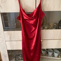 Vestito rosso in raso