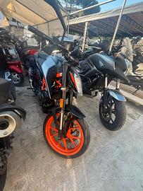 KTM DUKE 390 ANNO 2022 1 ANNO DI GARANZIA INCLUSO 