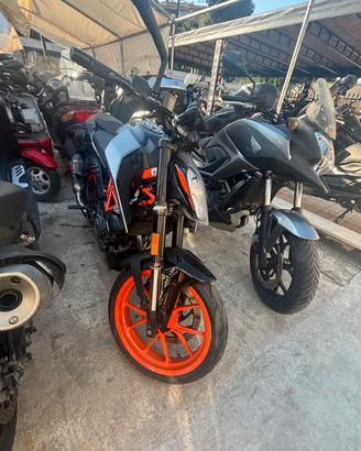 KTM DUKE 390 ANNO 2022 1 ANNO DI GARANZIA INCLUSO 