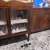 Vetrina vintage con mobile